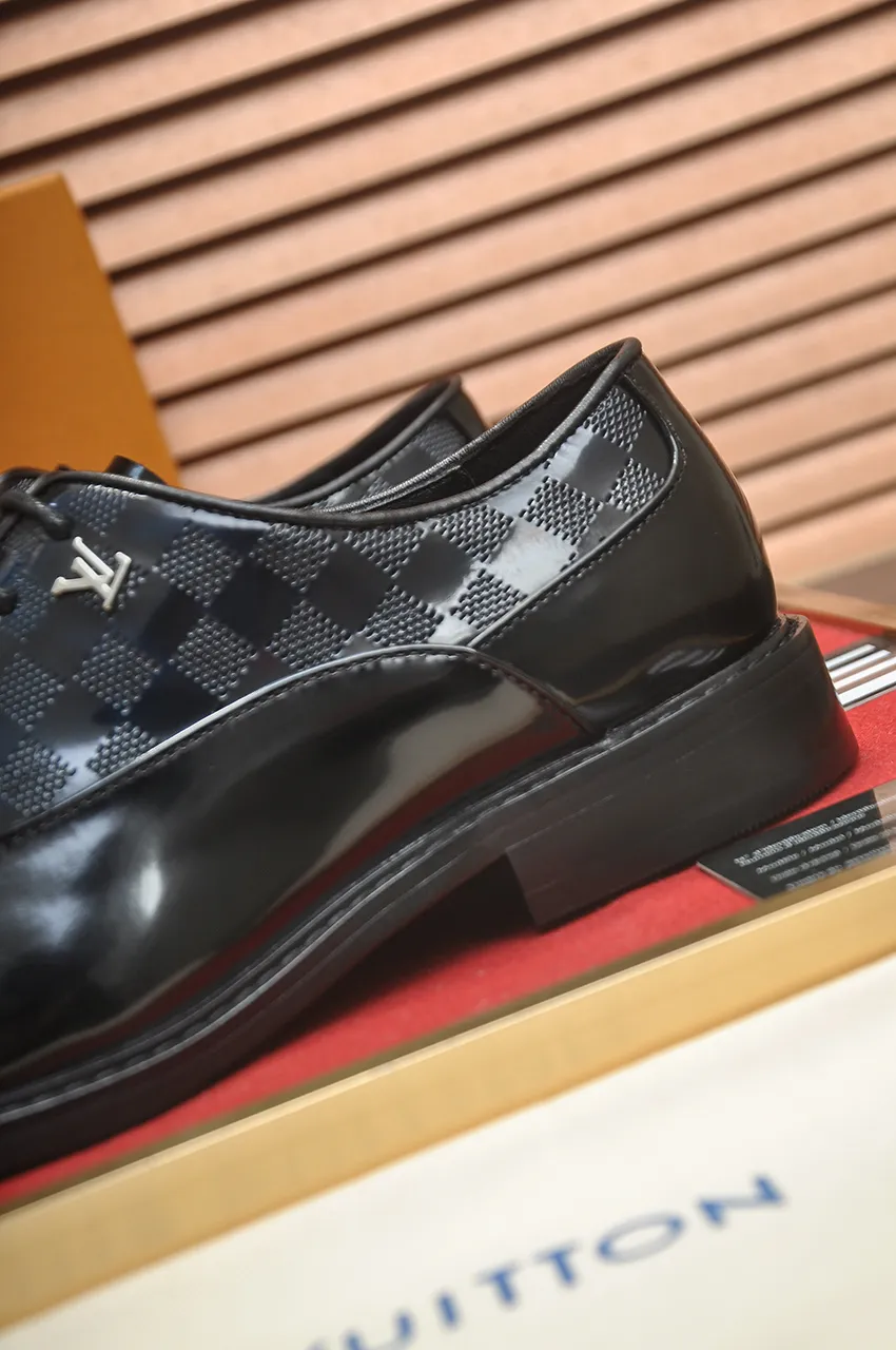 Men's men's shoes 💰460💶 [LV] (all high-end sheep lining) 🍀LV's latest genuine leather business suit shoes are launched simultaneously on the official website. The first-layer cowhide imported from Italy is made of heavy gold, 💥official website 1:1 rubber outsole. Versatile to wear, high-end without losing class, and the color combination is extraordinary. This four-season style is alluring when worn on your feet, showing off your big-name flair. Standard code 38-45 (45 customized)